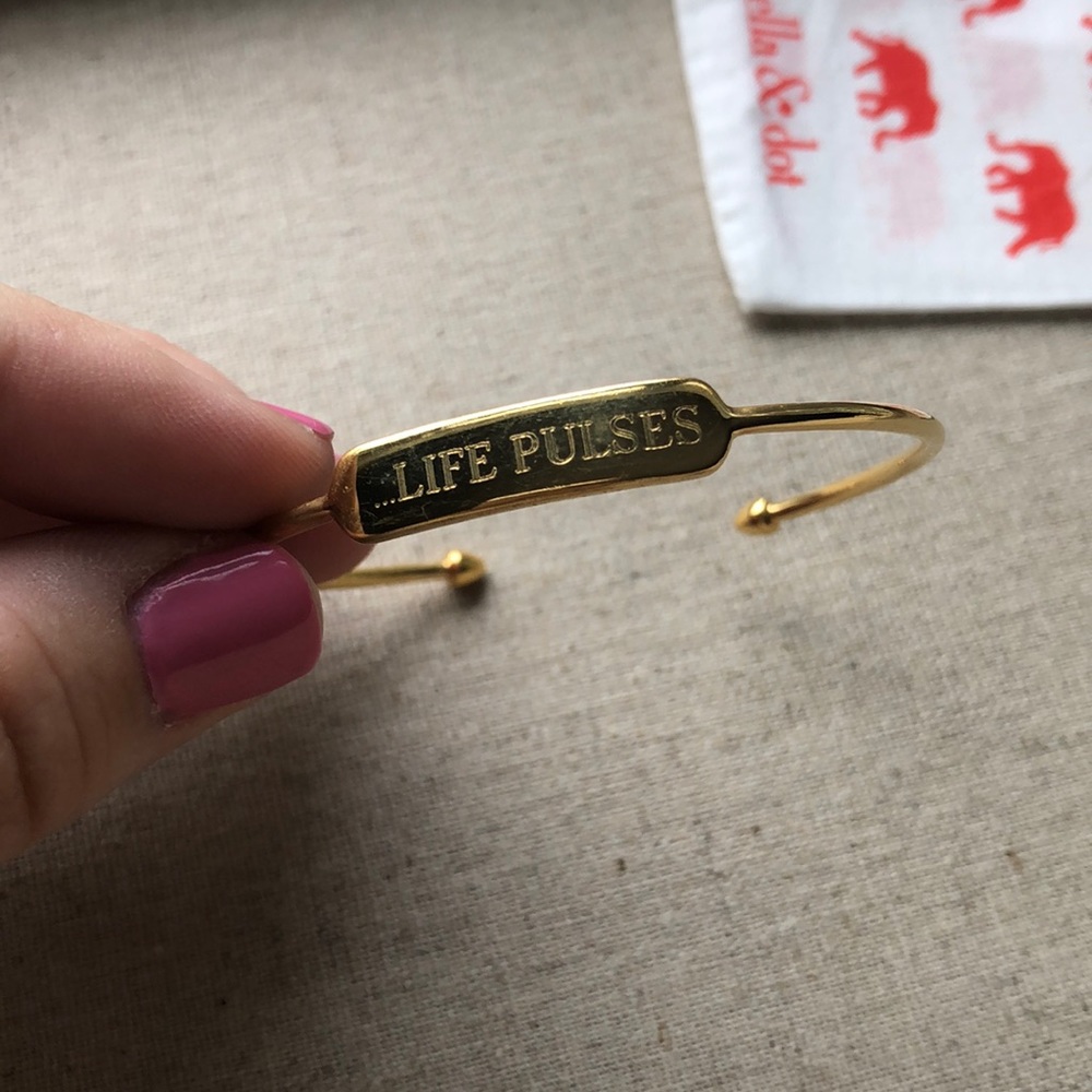 stella and dot signature engravable bar cuff gold
